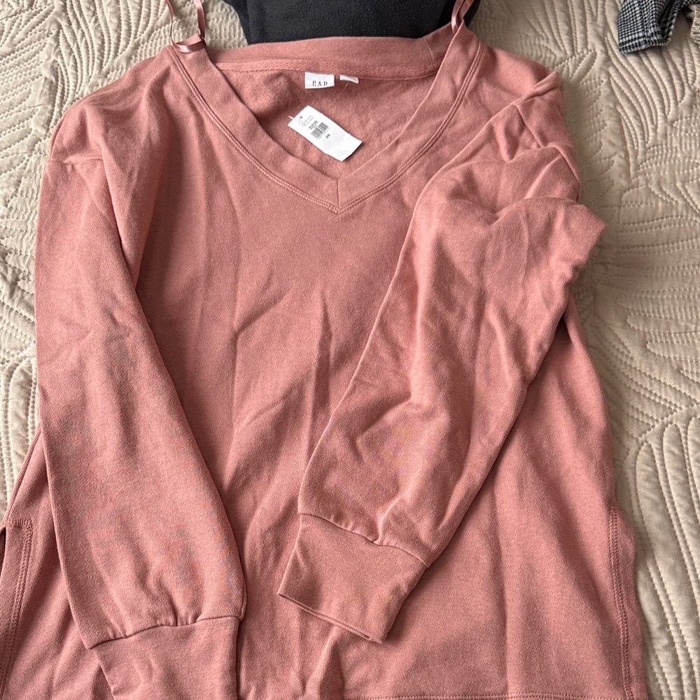 Gap V-Neck Long Sleeve Top